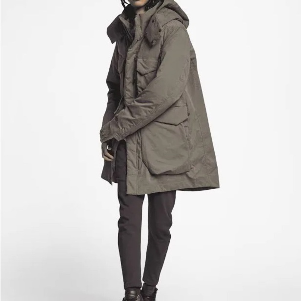 Nike sportswear’s tech pack down fill hooded parka jacket